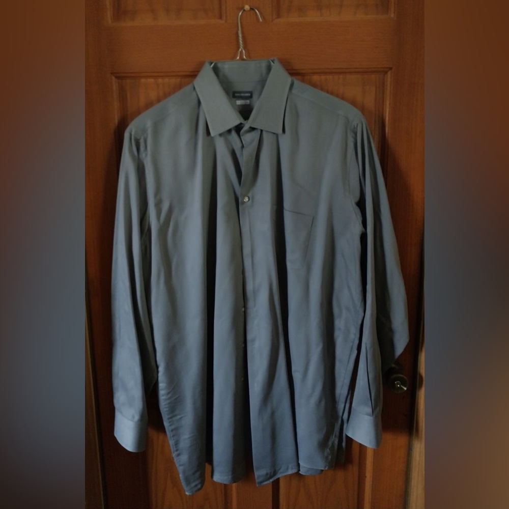 Van Heusen men’s dress shirt